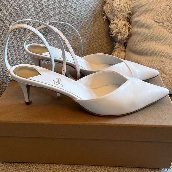 White leather kitten heels - Picture 2 of 5